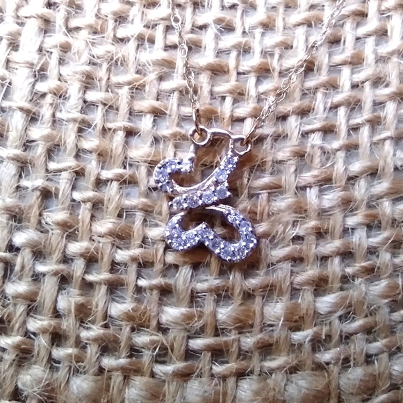 10k Solid Gold Necklace With Diamond And Gold Butterfly Pendant - Picture 6 of 10